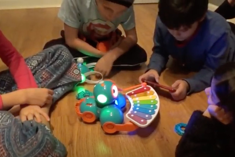 Dash and Dot Robots in Action | Backpack Bytes 